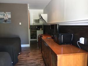 Kuchyň nebo kuchyňský kout v ubytování Greenside Motel