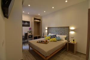 Giường trong phòng chung tại Effe Home Sorrento