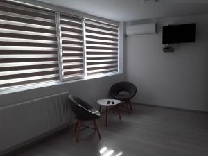 TV a/nebo společenská místnost v ubytování Camere de inchiriat Central La Calciu + 8 fotografií