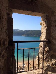 a window with a view of the beach and water at La Casa di Gino in San Nicola