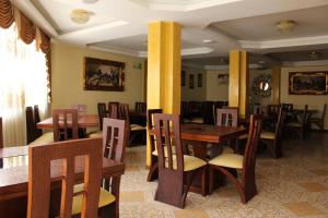 Ein Restaurant oder anderes Speiselokal in der Unterkunft Hotel Joshed Imperial 