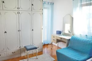 a bedroom with a desk and a chair and a table at Apartman I&A in Porat