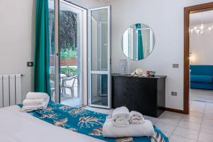 Postel nebo postele na pokoji v ubytování Oleandri Suite Hotel