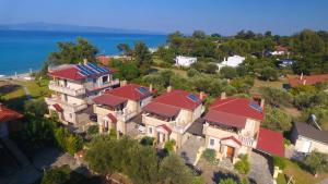 een luchtzicht op een groot huis met rode daken bij Villa Argo 2 - Beachfront, Big gardens, Location! in Pefkochori