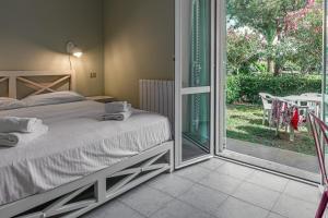Postel nebo postele na pokoji v ubytování Oleandri Suite Hotel