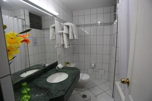 Koupelna v ubytování Plaza Mayor Hotel