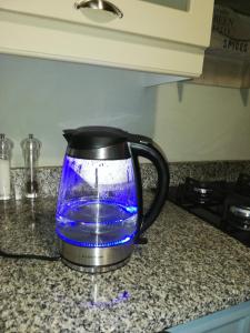 a black and blue kettle sitting on a kitchen counter at 504 Witsand in Bloubergstrand