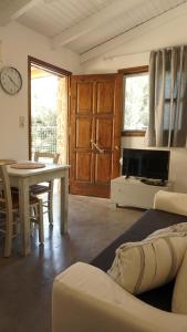 A seating area at Studio Panagiota - Oasis holiday houses