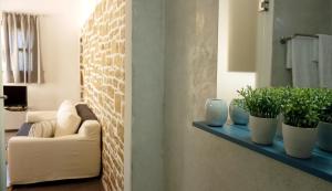 A seating area at Studio Panagiota - Oasis holiday houses