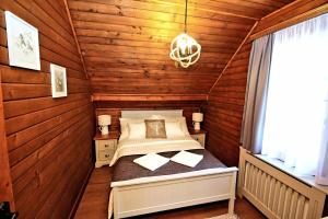 Ένα ή περισσότερα κρεβάτια σε δωμάτιο στο Marcell vendégház