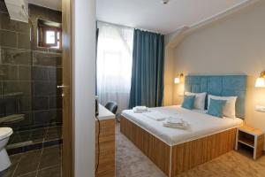 Postel nebo postele na pokoji v ubytování Hotel Bordeaux