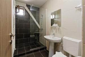Koupelna v ubytování Hotel Bordeaux