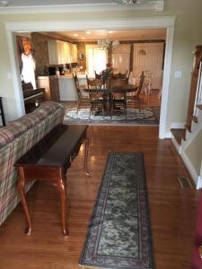 Downtown abode in the heart of the Bourbon Trail的休息区