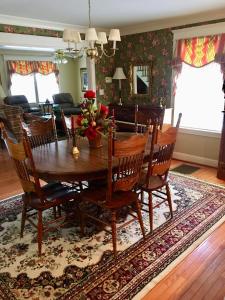 Downtown abode in the heart of the Bourbon Trail的休息区