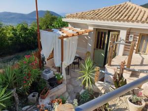 a small house with a table and a porch at Villa Rena Agios Petros in Áyios Pétros