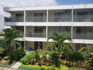 Garður fyrir utan Negril Beach Club Condos