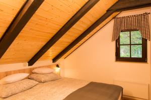 Krevet ili kreveti u jedinici u objektu Gorska bajka - Smreka, kuća za odmor i wellness