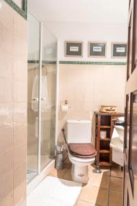 Kylpyhuone majoituspaikassa Mafloras Suites El Bosque