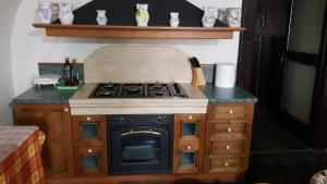 a kitchen with a stove and a counter top at Suites storica in Palazzo antico del 1858 in pieno centro in Agnone