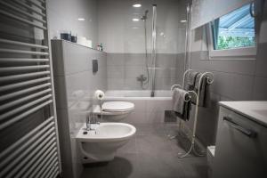 a bathroom with a sink and a toilet and a shower at Apartman Magnolia in Ivanić-Grad