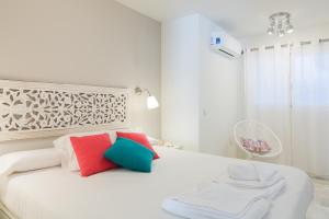Posteľ alebo postele v izbe v ubytovaní Livemálaga Reding Beach