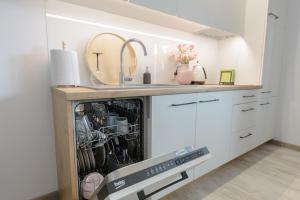 Kuchnia lub aneks kuchenny w obiekcie Perfekt Apartments 5 Mórz Sianożęty
