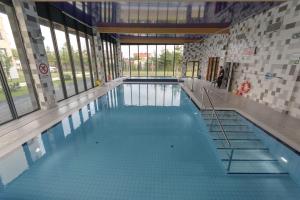 Basen w obiekcie Perfekt Apartments 5 Mórz Sianożęty lub w pobliżu