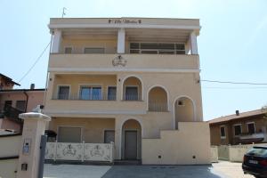 The building in which a vendégházakat is located
