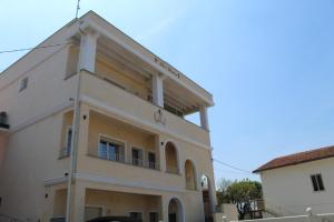 The building in which a vendégházakat is located