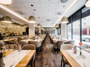 Reštaurácia alebo iné gastronomické zariadenie v ubytovaní Q Hotel Plus Katowice