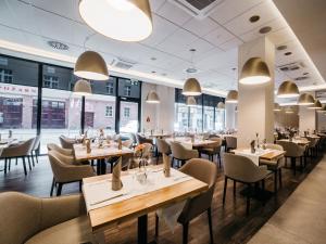 Reštaurácia alebo iné gastronomické zariadenie v ubytovaní Q Hotel Plus Katowice