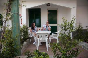 入住Hotel MARINELLA parking wi-fi spiaggia attrezzata的客人
