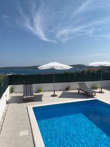 Bazén v ubytování Apartments Villa Bella Vista Seget nebo v jeho okolí