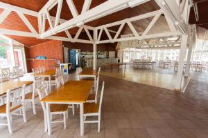 Restaurace v ubytování Mändjala Camping + 37 fotografií
