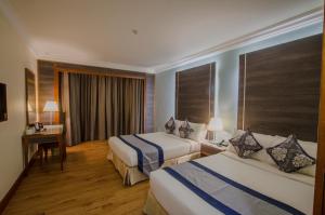 Postel nebo postele na pokoji v ubytování Kingwood Hotel Sibu