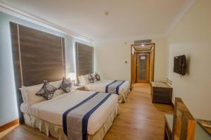 Postel nebo postele na pokoji v ubytování Kingwood Hotel Sibu