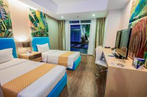 TV a/nebo společenská místnost v ubytování Aziza Paradise Hotel