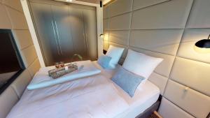 Postel nebo postele na pokoji v ubytování White Pearl Apartment 1.15