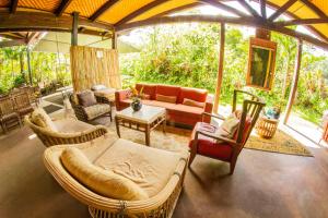 Posezení v ubytování Hawaiian Sanctuary Eco Retreat Center
