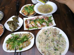 Comida en la casa de huéspedes o alrededores