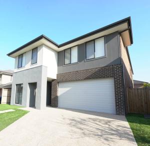 Gallery image of Luxury 9 BRM house in Melbourne in Laverton