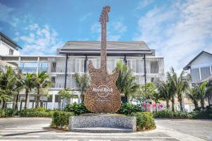 a large giraffe statue in front of a building at Hard Rock Hotel Desaru Coast in Desaru