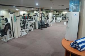 Fitness centrum a/nebo fitness zařízení v ubytování Sabah Oriental Hotel