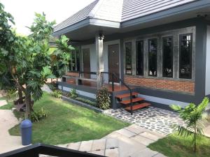 Taman di luar Midtown Sukhothai