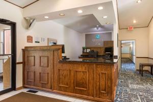 The lobby or reception area at Quality Inn Petoskey-Harbor Springs