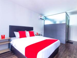 Gallery image of Super OYO 251 Intime Hotel in Kuala Lumpur