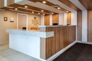 Lobbyen eller receptionen på Quality Suites Quebec City