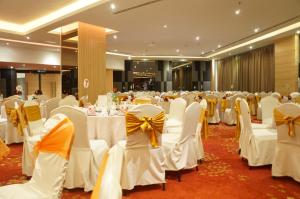 Restaurace v ubytování Sabah Oriental Hotel + 37 fotografií