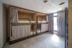 a room with two bunk beds and a window at Faro SOLO para MUJERES in Platja  d'Aro