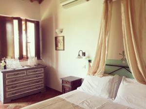 A bed or beds in a room at Agriturismo Il Puntoncino